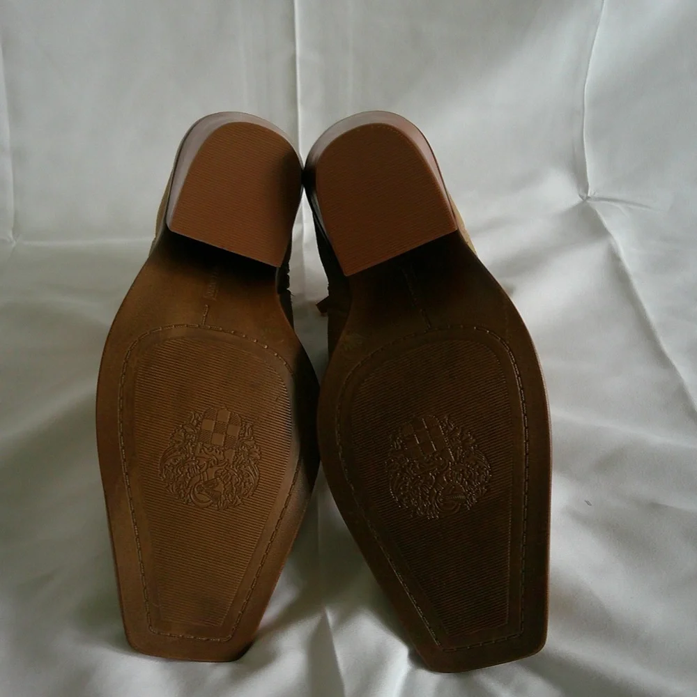 NWOT- Vince Camuto Tan Ankle Boots - Picture 4 of 9